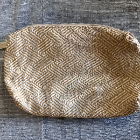 Handbags - Elegant Tan Woven Clutch